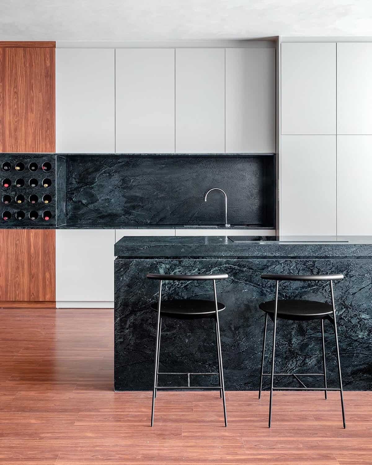 5298A976-000D-4245-812A-0C908DA2E2B0